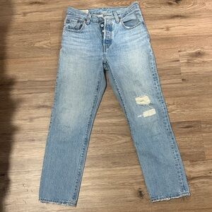 501 Levi Light Wash Distressed Straight Leg Jeans